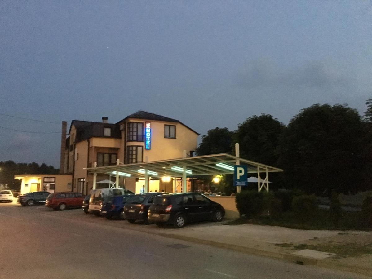 Motel Otoka Donji Vakuf Exterior foto
